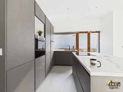 Maison - 158 m² - 6 pièces