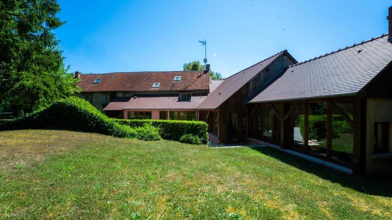 Maison - 660 m² - 16 pièces