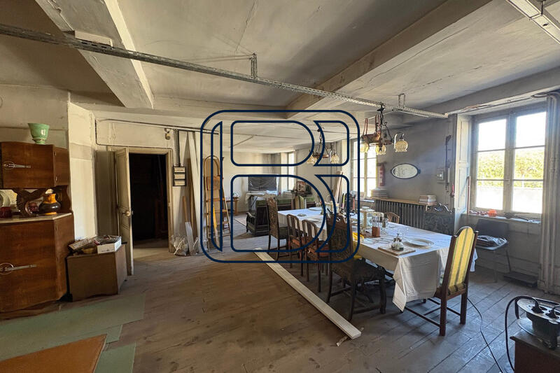 Maison - 220 m² - 12 pièces