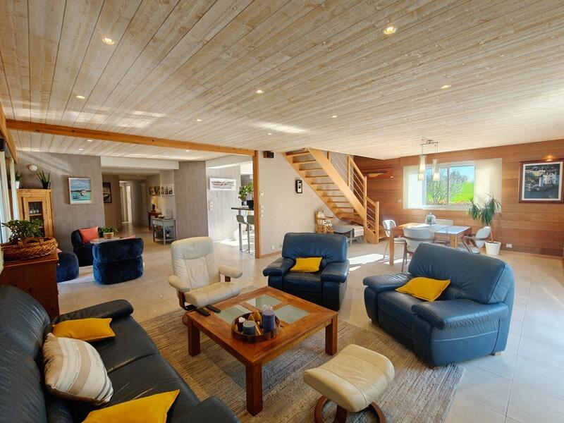 Maison - 205 m² - 7 pièces