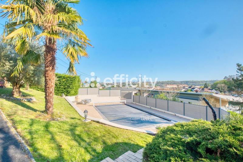 Maison - 200 m² - 8 pièces