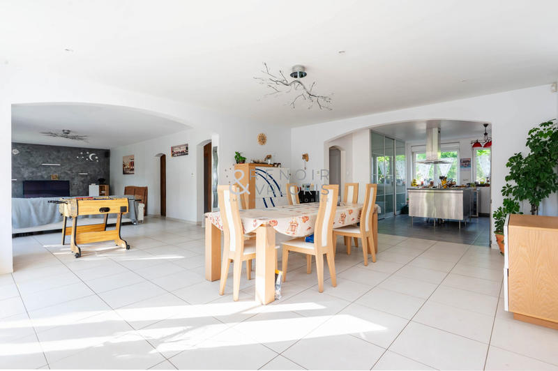 Maison - 291 m² - 8 pièces