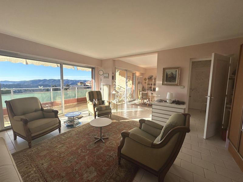 Appartement - 99 m² - 4 pièces