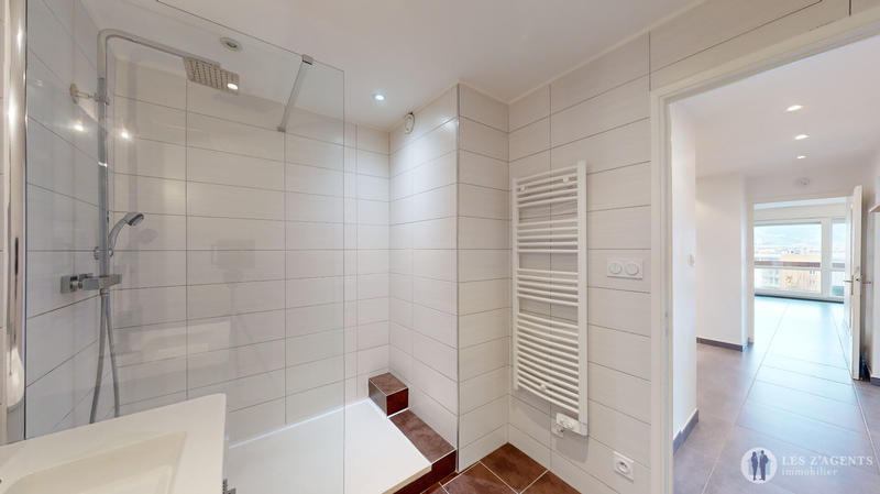 Appartement - 95 m² - 5 pièces