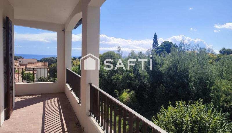 Maison - 228 m² - 7 pièces