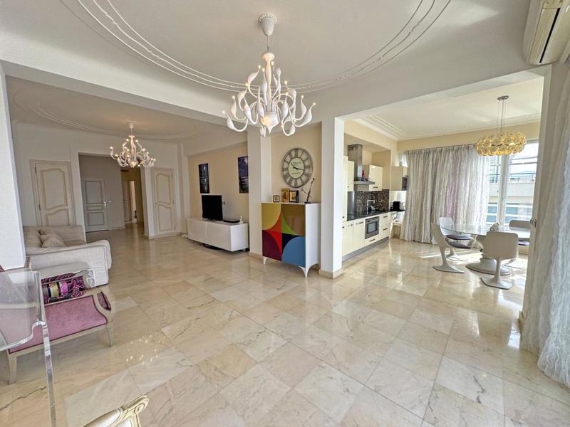 Appartement - 125 m² - 4 pièces