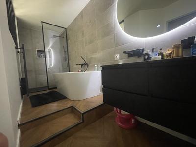 Appartement - 90 m² - 3 pièces