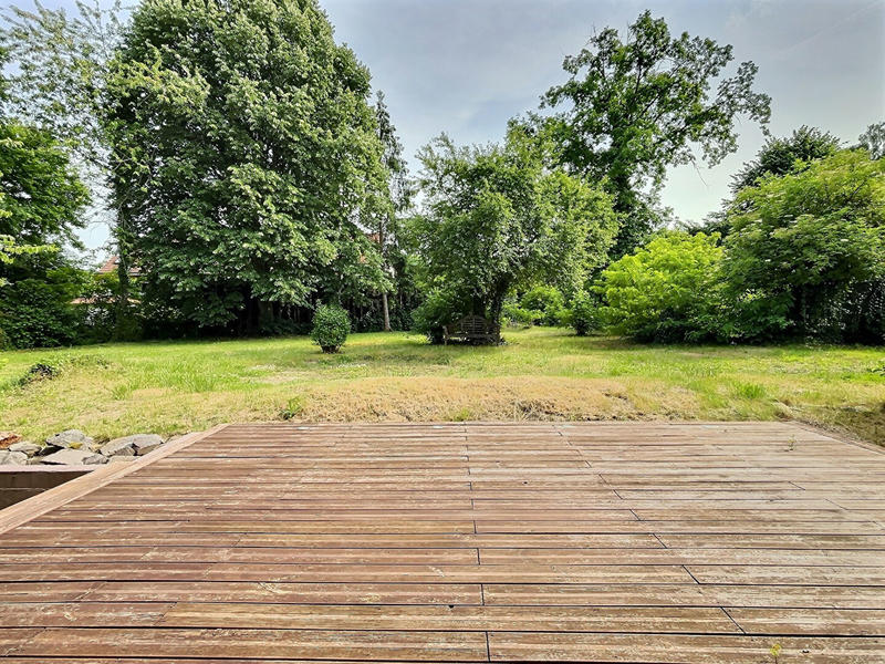 Maison - 233 m² - 9 pièces