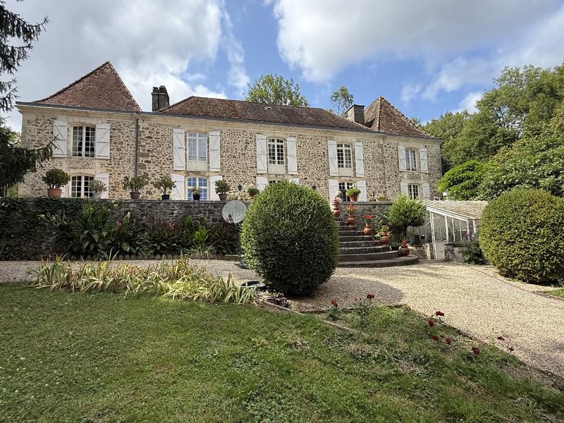 Maison - 333 m² - 9 pièces