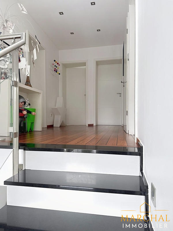 Maison - 270 m² - 12 pièces