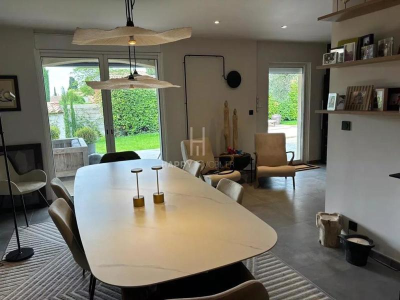 Maison - 220 m² - 7 pièces