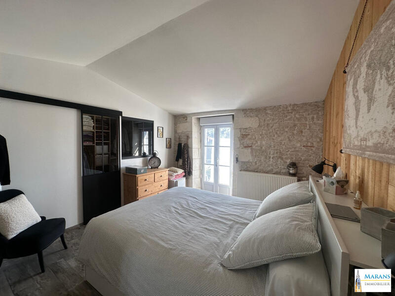 Maison - 235 m² - 10 pièces