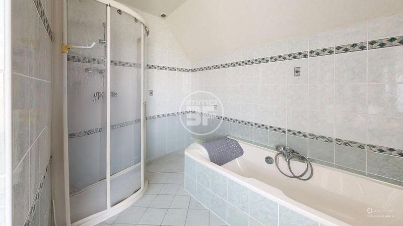 Maison traditionnelle - 150 m² - 6 pièces