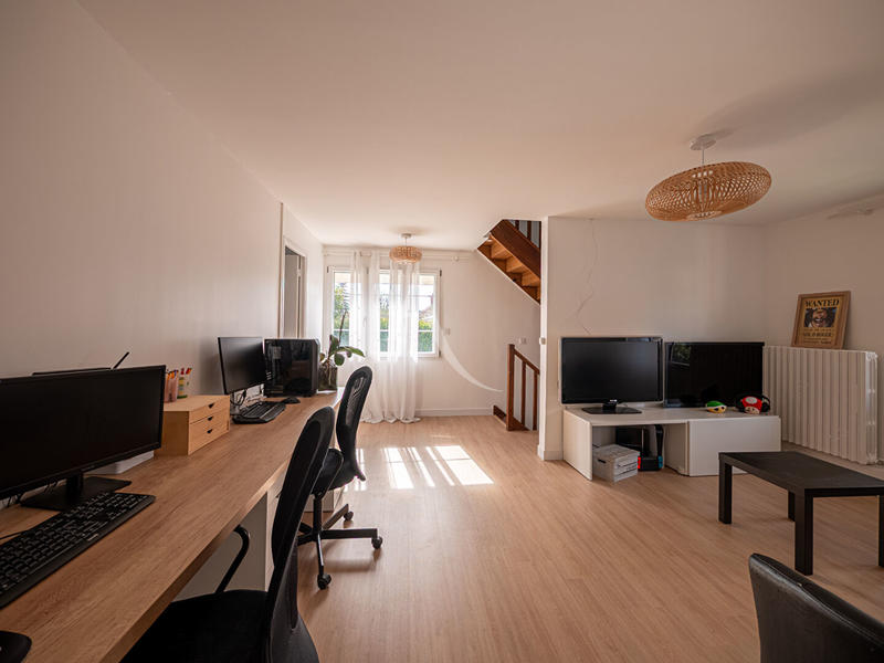 Maison - 330 m² - 8 pièces