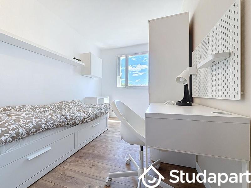 Chambre - 10 m² - 1 pièce