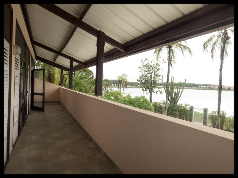 Villa - 205 m² - 8 pièces