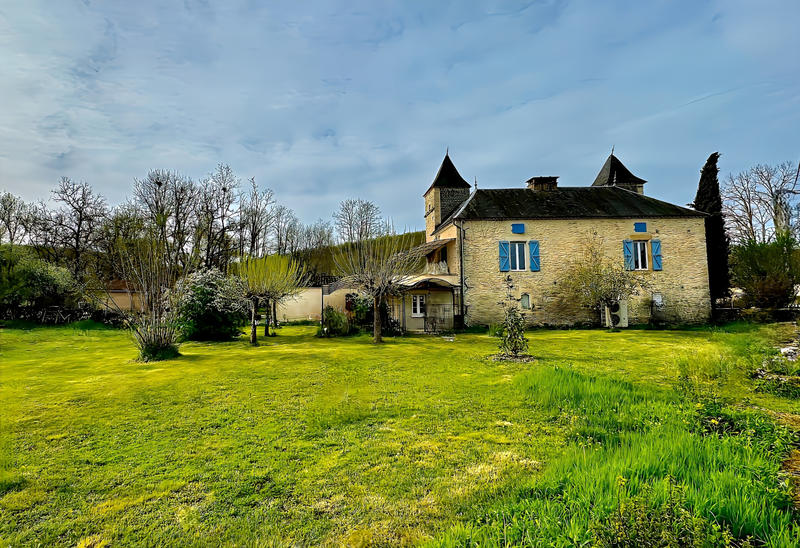 Maison - 255 m² - 9 pièces