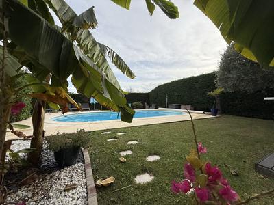 Maison traditionnelle - 207 m² - 6 pièces