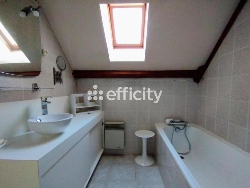 Maison - 212 m² - 8 pièces