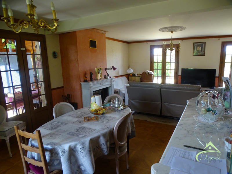 Maison traditionnelle - 181 m² - 7 pièces