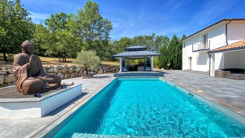 Propriété - 245 m² - 7 pièces