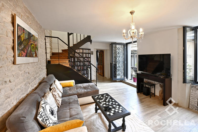 Maison contemporaine - 269 m² - 8 pièces