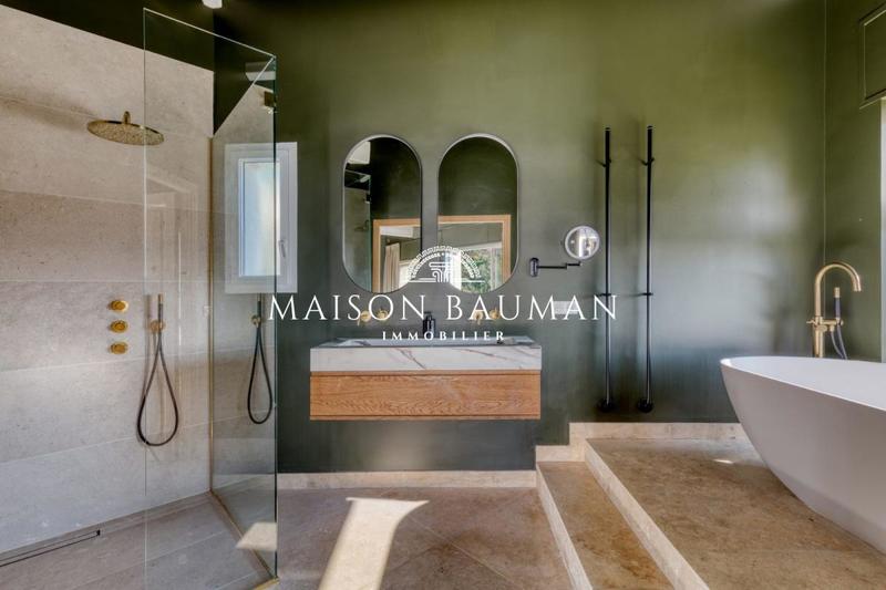 Villa - 300 m² - 8 pièces