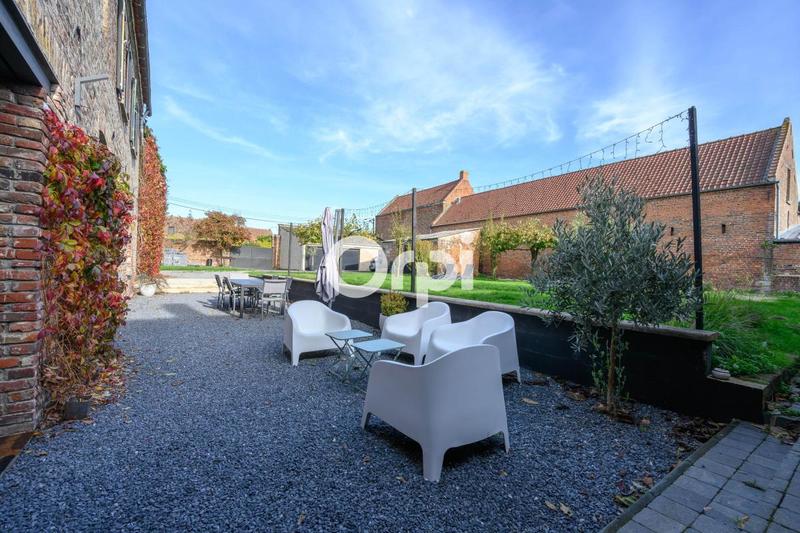 Maison - 225 m² - 6 pièces