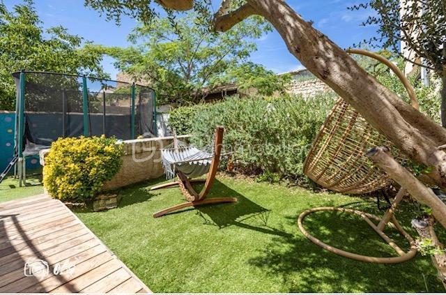 Demeure - 240 m² - 7 pièces