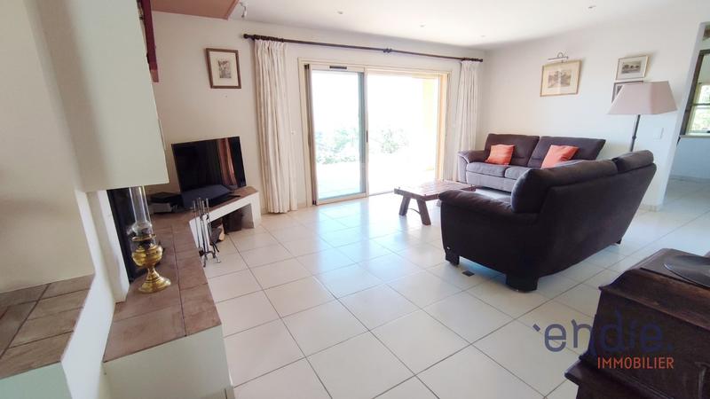 Maison - 228 m² - 6 pièces