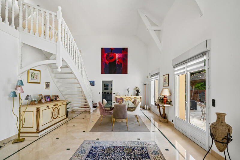 Maison - 450 m² - 10 pièces