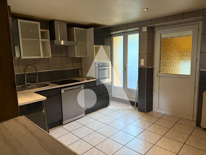 Maison - 99 m² - 5 pièces