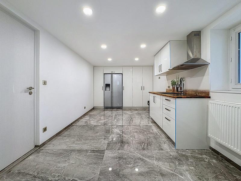 Maison - 196 m² - 8 pièces