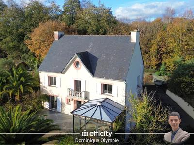 Maison - 170 m² - 8 pièces