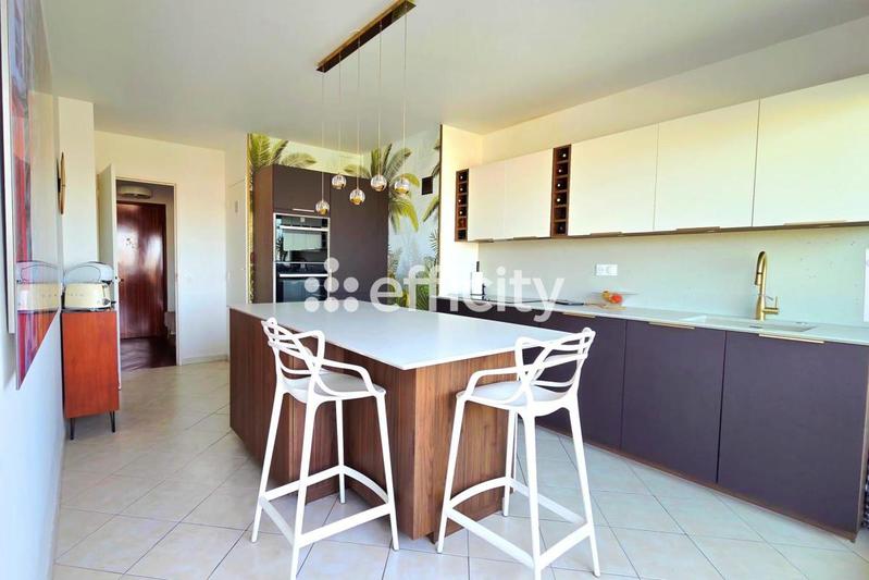 Appartement bourgeois - 121 m² - 4 pièces