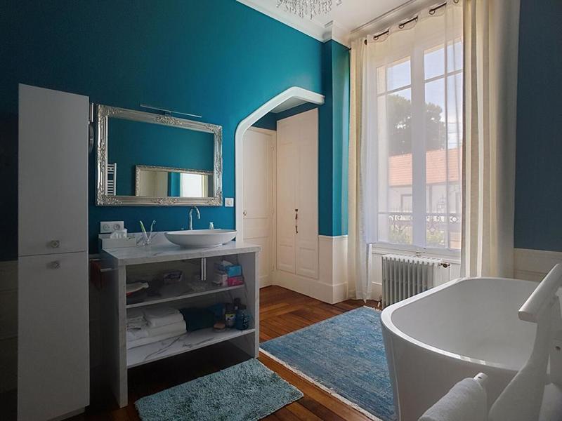 Propriété - 225 m² - 6 pièces