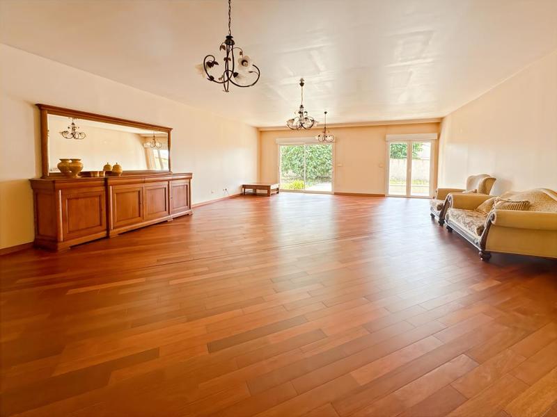 Maison - 288 m² - 6 pièces