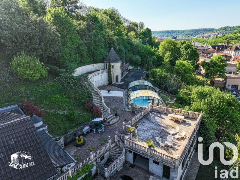 Maison - 251 m² - 8 pièces