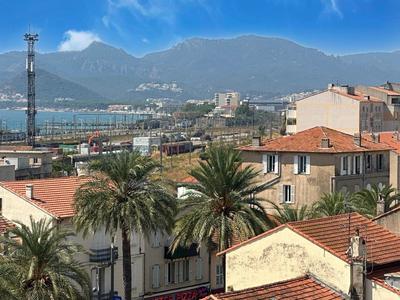 Appartement - 77 m² - 3 pièces