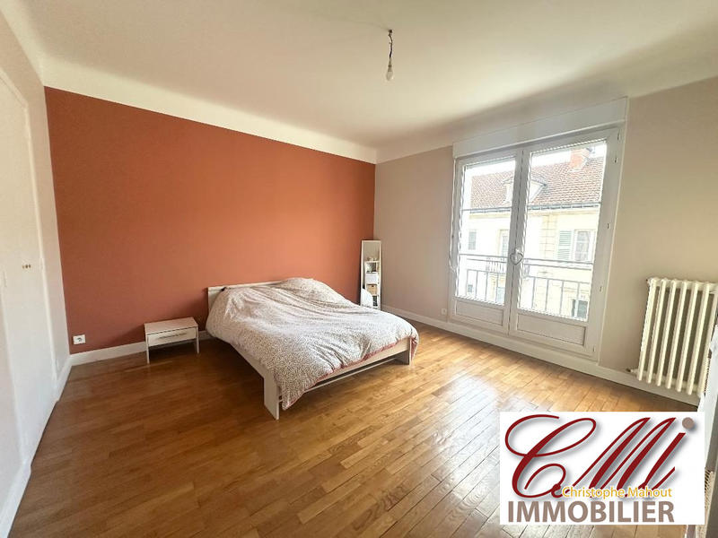 Maison - 370 m² - 9 pièces