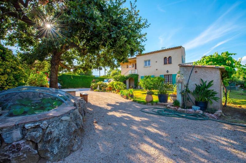 Maison - 247 m² - 8 pièces