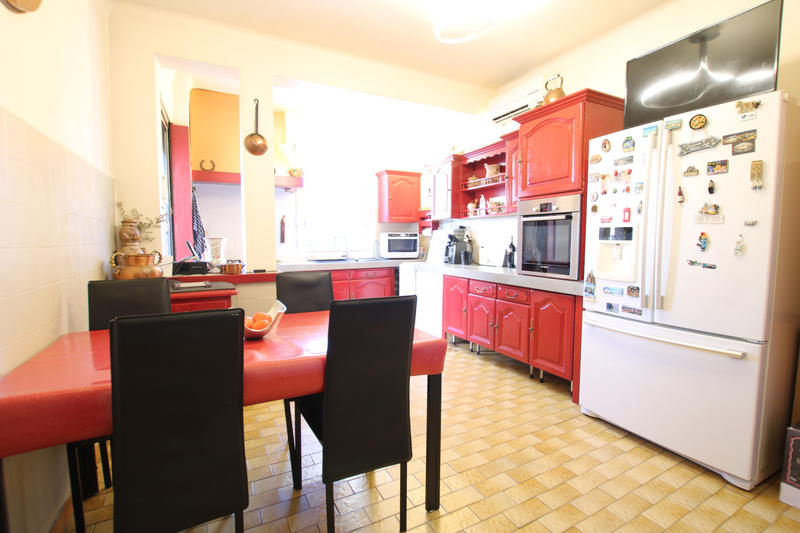 Maison - 230 m² - 9 pièces
