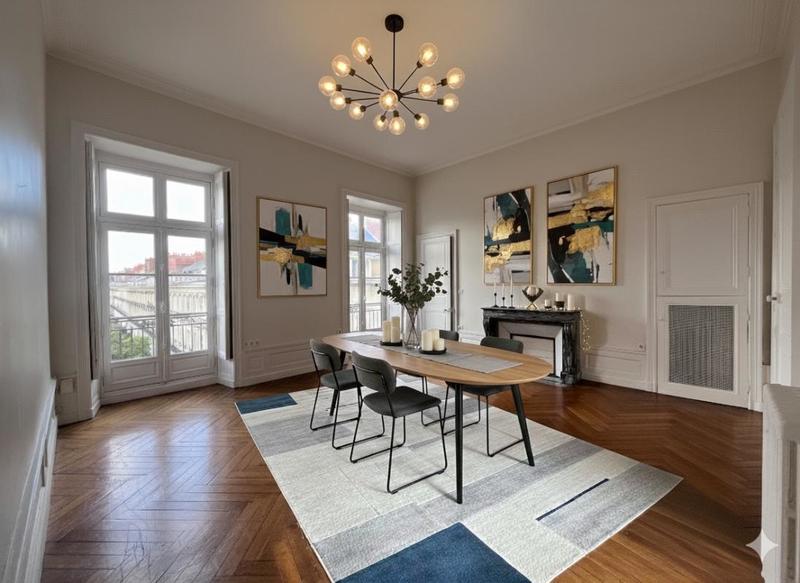 Appartement - 228 m² - 7 pièces