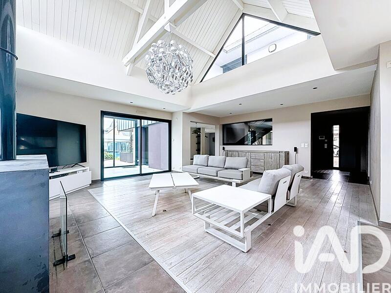 Maison - 274 m² - 9 pièces