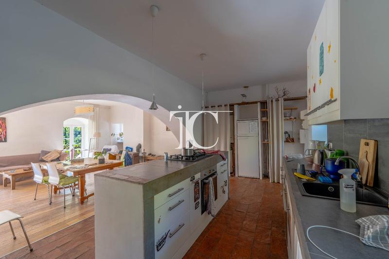 Maison - 379 m² - 19 pièces