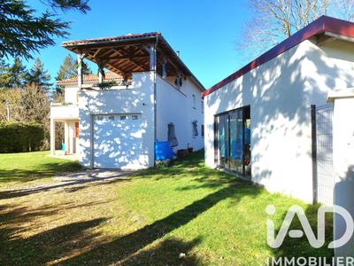 Maison - 180 m² - 7 pièces