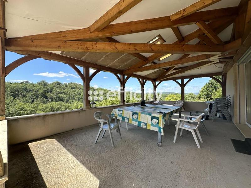 Maison - 211 m² - 8 pièces