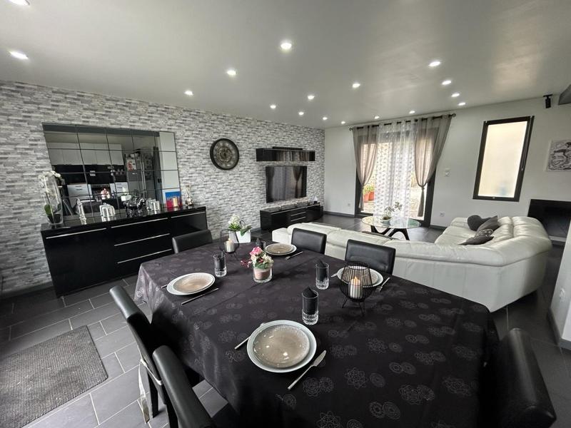 Maison - 160 m² - 8 pièces