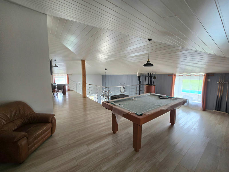 Maison - 259 m² - 6 pièces