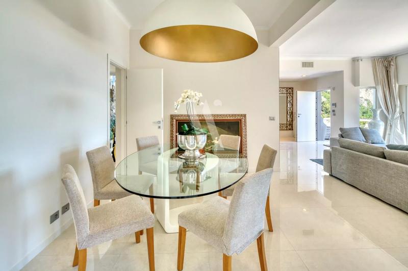 Villa - 220 m² - 5 pièces